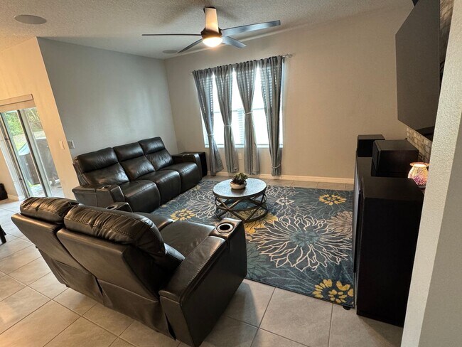 Building Photo - 4 Bedroom Single Family Home in Orange City