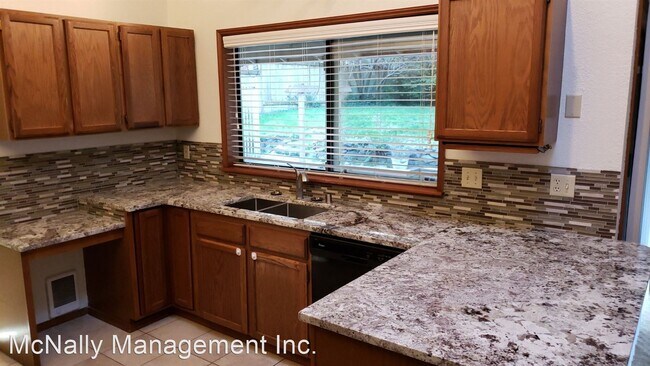 Foto del edificio - 3 br, 2 bath House - 11826 15th Ave NW