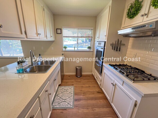 Building Photo - AVAILABLE JULY - Updated Home in Orcutt - ...