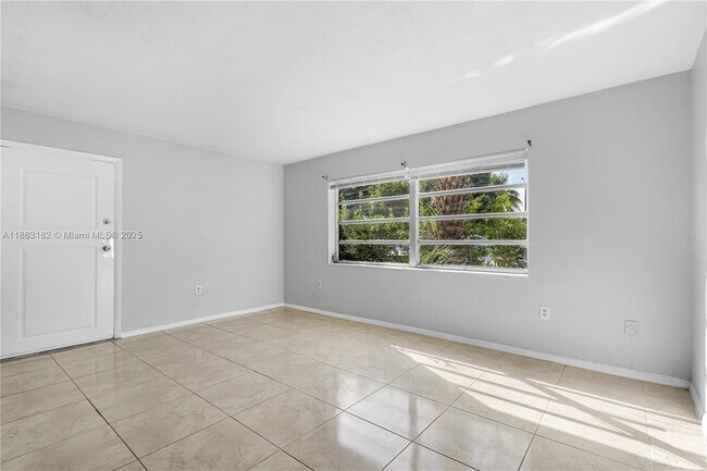 Foto del edificio - 2040 NE 170th St