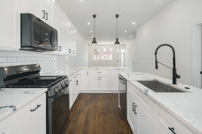 Building Photo - 2715 Lefevre St