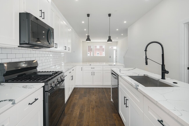 Foto del edificio - 2715 Lefevre St