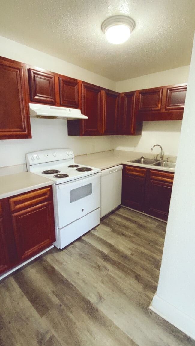 Building Photo - Parkway Place Apartments