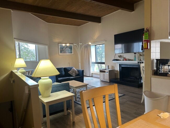 Viviendo - 438 Ocean Pky