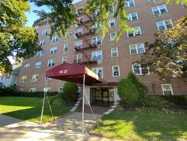 Foto del edificio - 84-25 118th St