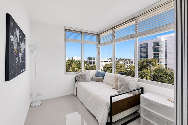 Building Photo - 1000 West Ave