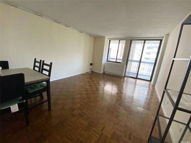 Foto del edificio - 138-35 Elder Ave