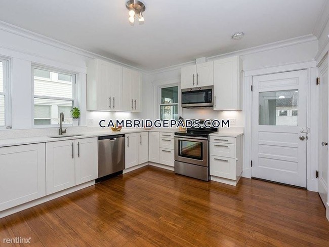 Building Photo - 4 br, 2 bath - 54 Matignon Rd