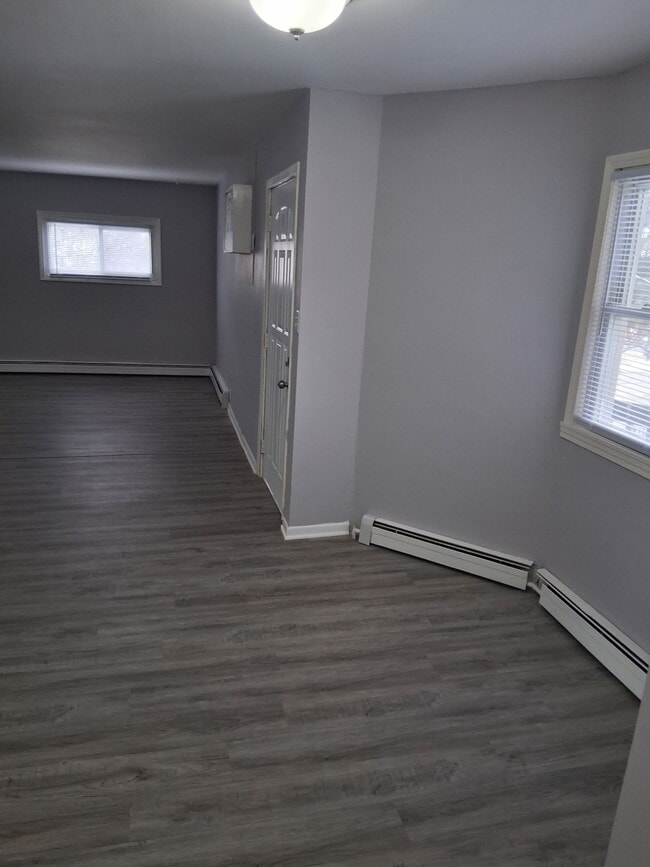 Building Photo - 254 E Jackson St