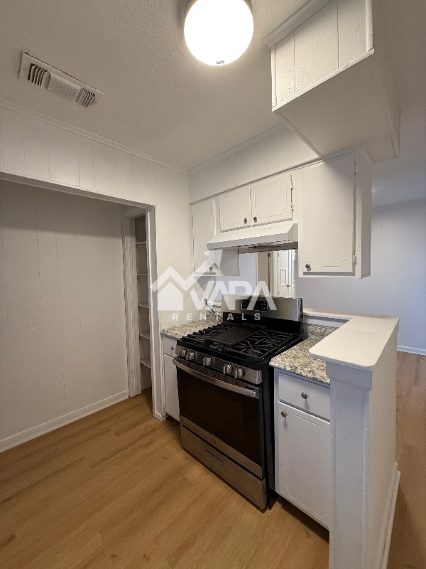 Building Photo - 4926 Lark Ave