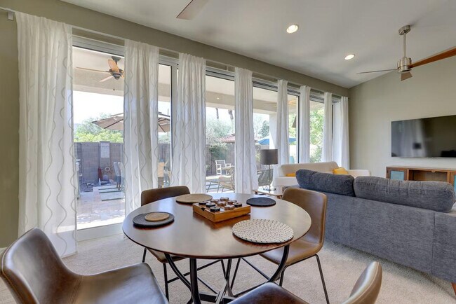 Building Photo - 833 Gary Ln