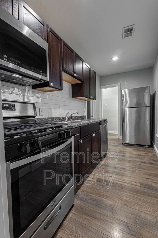 Foto del edificio - 1217 W 21st St