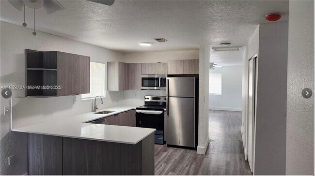 Foto del edificio - 580 NW 58th St