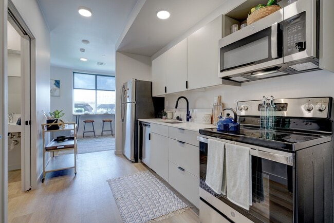 Building Photo - Ayva at Midtown