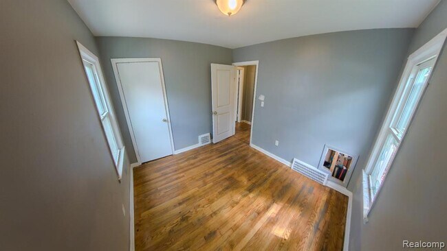 Building Photo - 18411 Grandville Ave