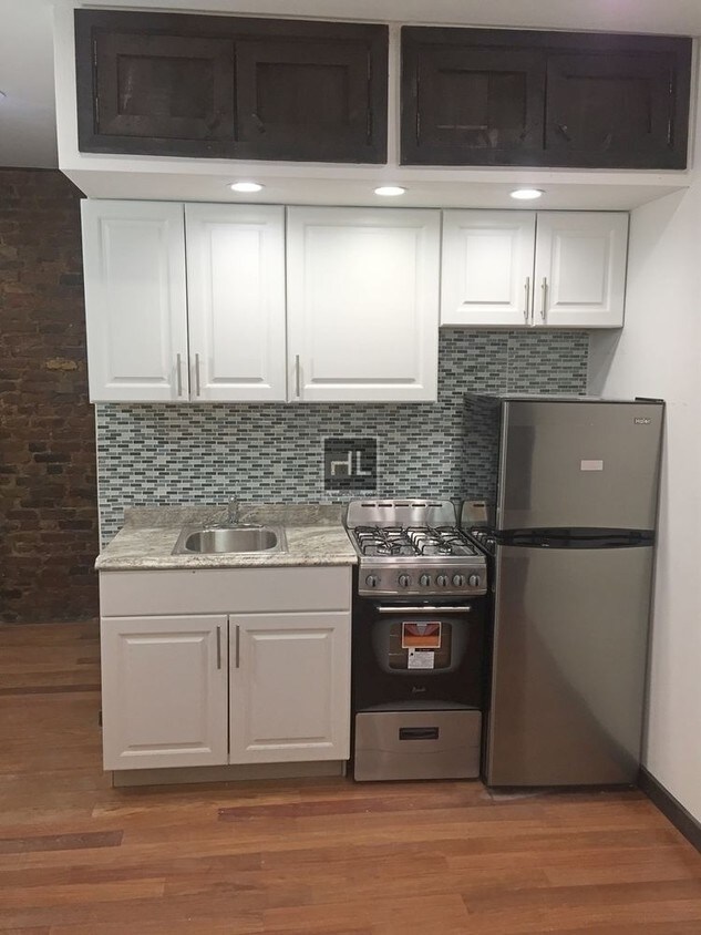 Building Photo - Great 2 bedroom Apartment on East 12th Street