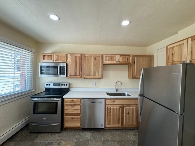 Fully updated 2 bedroom Apartment in the A... - Fully updated 2 bedroom Apartment in the A...