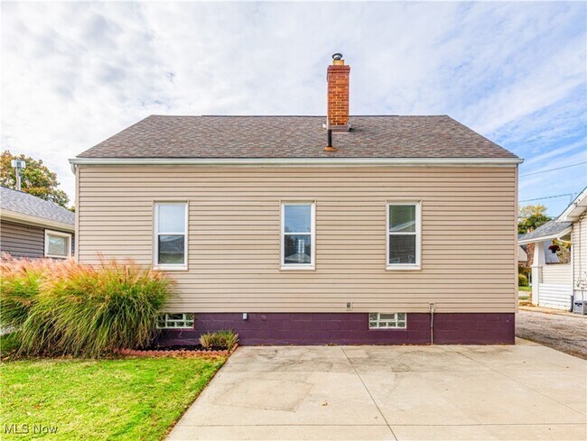 Foto del edificio - 2703 Oakwood Dr