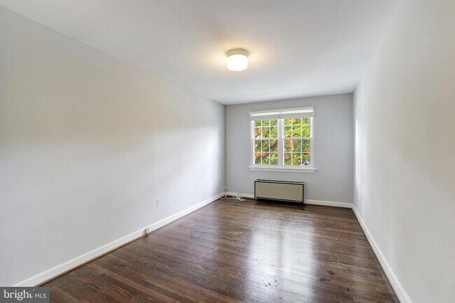Building Photo - 3205 Commonwealth Ave