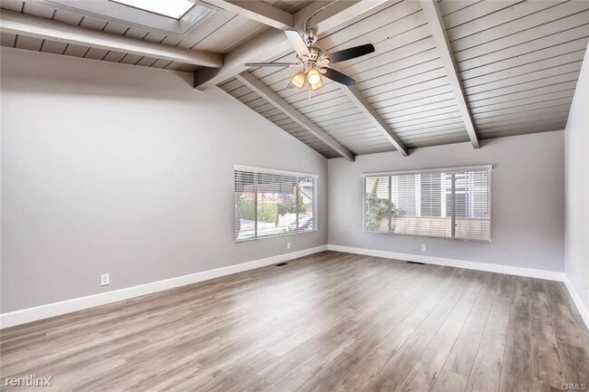 Building Photo - 3 br, 2 bath Duplex - 510 1/2 Iris Ave