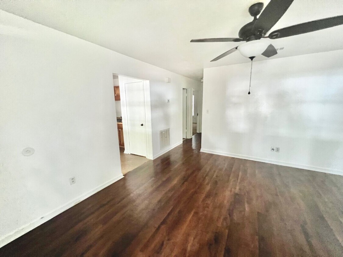 Foto del edificio - 5602 Lumberjack Ln