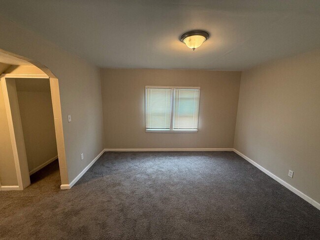 Foto del edificio - Renovated 3-Bedroom Home – We Welcome Sect...