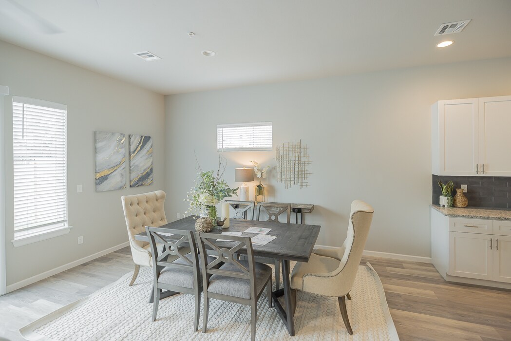 Foto principal - 3402 Redbud Ln