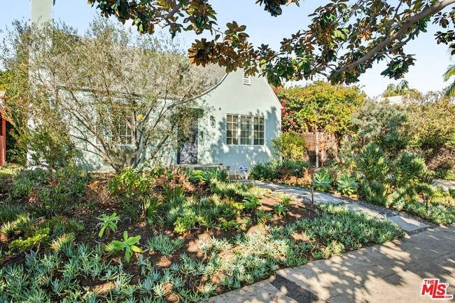 Foto del edificio - 10543 Almayo Ave