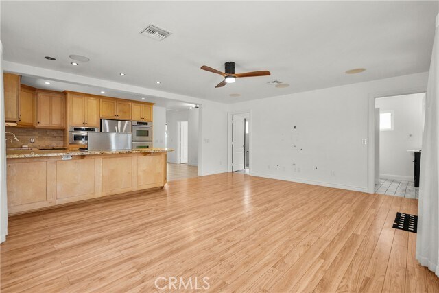 Foto del edificio - 4576 Adam