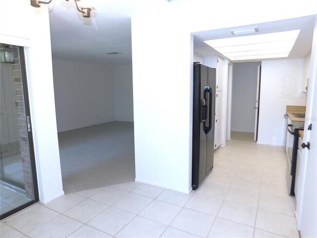 Building Photo - 204 Caryl Way