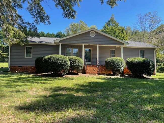 Building Photo - BEAUTIFUL 3 BED, 2 BATH BRICK HOME LOCATED...