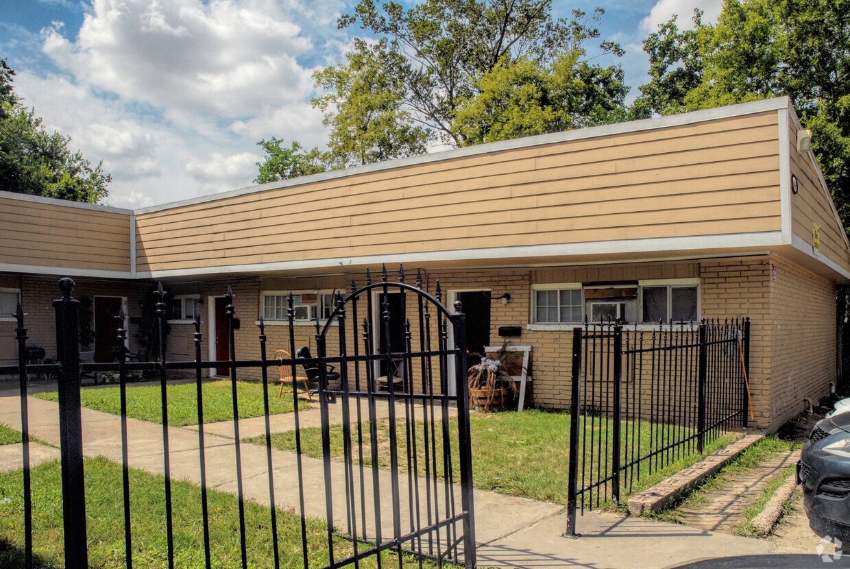 Foto principal - 3406 Daphne St