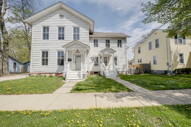 Building Photo - 373 Cedar St