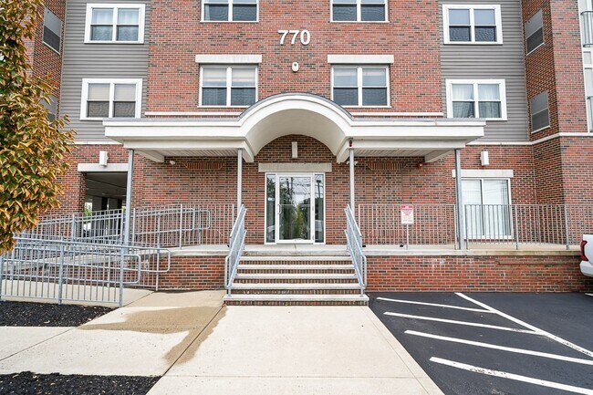 Building Photo - 770 Washington Ave