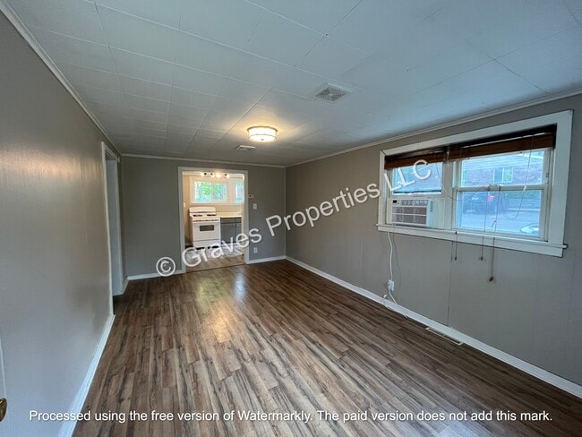 Living room - 602 Platt St