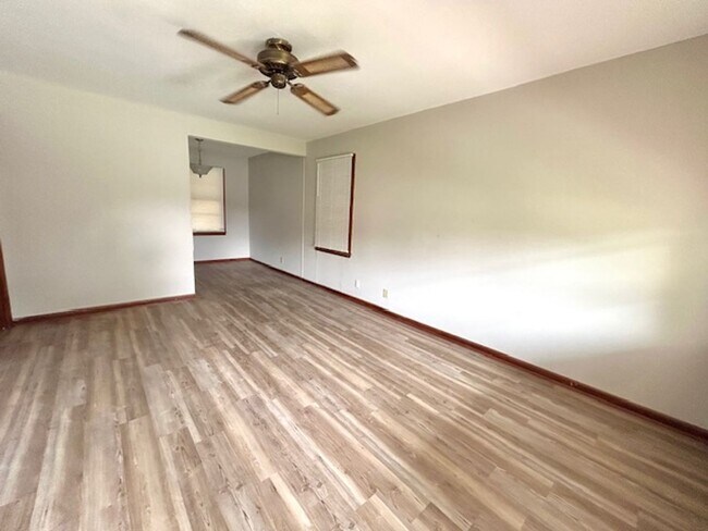 Foto del edificio - Charming 3-Bedroom Home in Huntsville