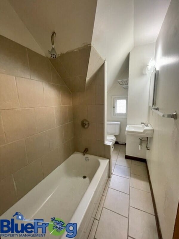 Building Photo - 1323 Doty St