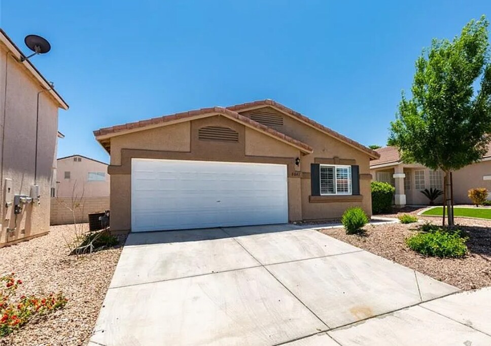 Foto principal - 8841 Spinning Wheel Ave