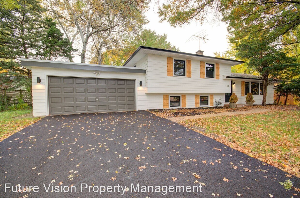 Foto principal - 3 br, 2 bath House - 209 W Gartner Rd