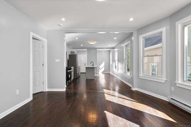 Building Photo - 228 Cooke St