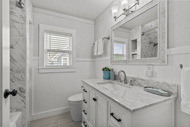 Building Photo - 431 E Summer St