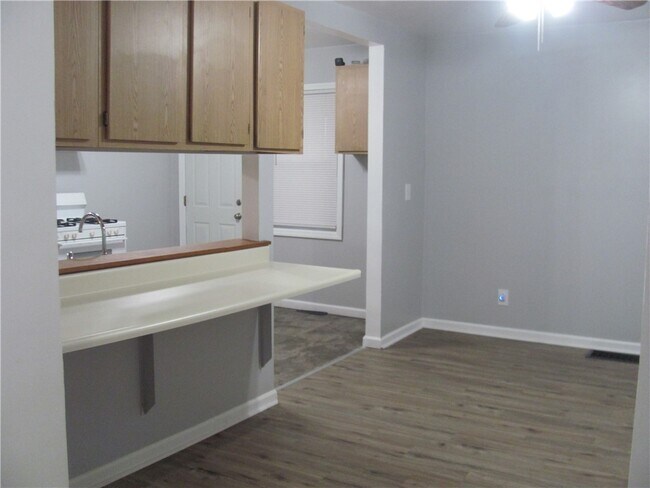 Foto del edificio - 66 Avis St