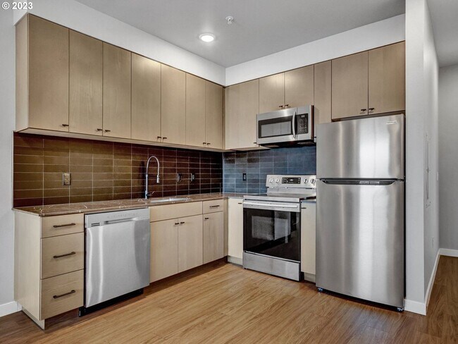 Building Photo - Contemporary 1 Bed  1 Bath Condo in N. Por...