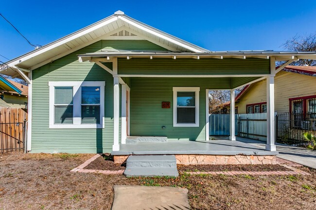 Building Photo - 2-BEDROOM, 2-BATHROOM IN DIGNOWITY HILL