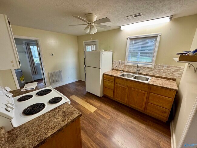 Building Photo - 807 2nd Ave