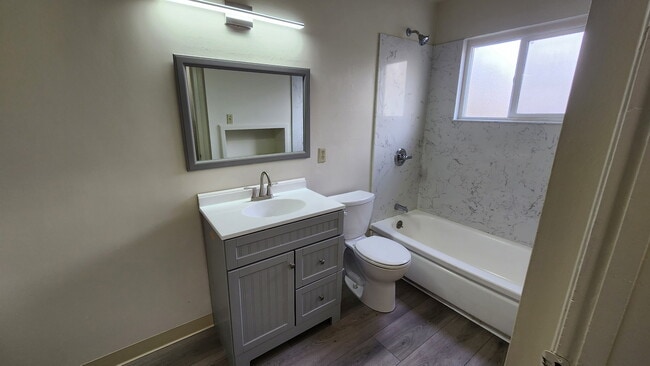 Building Photo - 39118 Sundale Dr