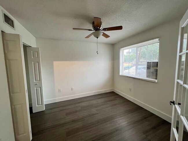 Foto del edificio - 3474 Briar Bay Blvd