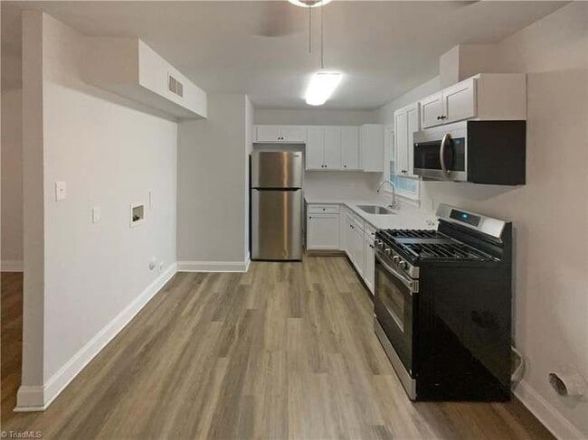 Building Photo - 4043 Larkspur Pl