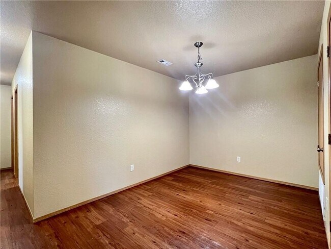 Foto del edificio - 867-867 Meadowlands Dr