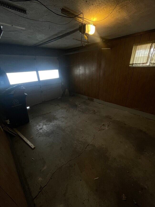 Building Photo - 934 Vanderberg Pl